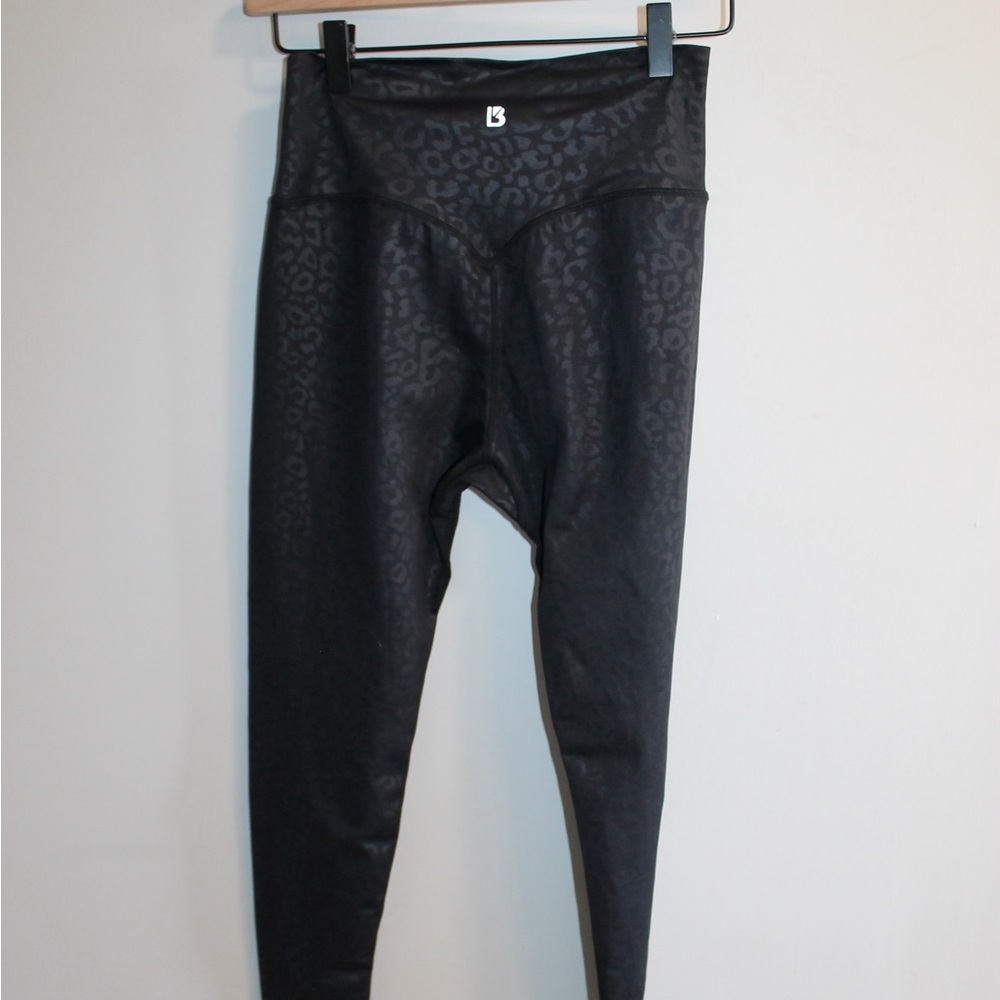 Buff Bunny Legacy Collection Embossed Black Leopard Print Leggings Size Medium